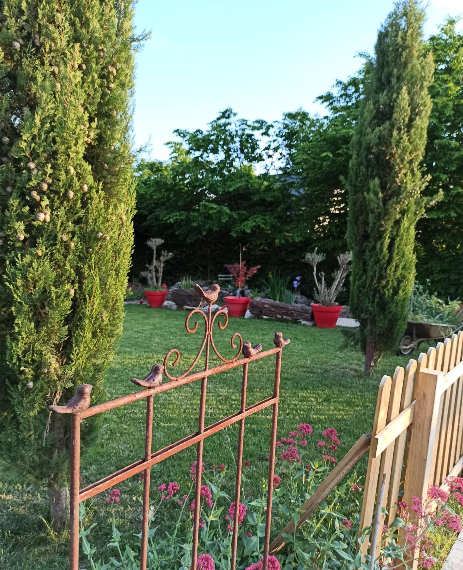 Le Bonheur Des Hotes Suèvres Εξωτερικό φωτογραφία